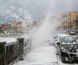 schiuma-sollevata-dal-mare-3bmeteo-75280